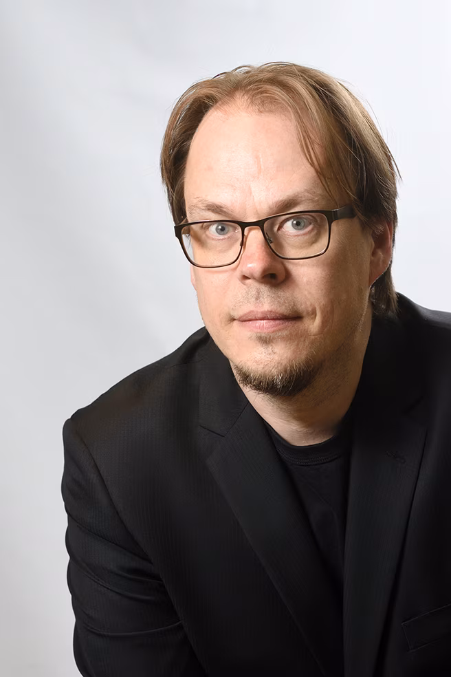 KOLM PILKU MUUSIKATEATRILE ARDO RAN VARRESE LOOMINGUST