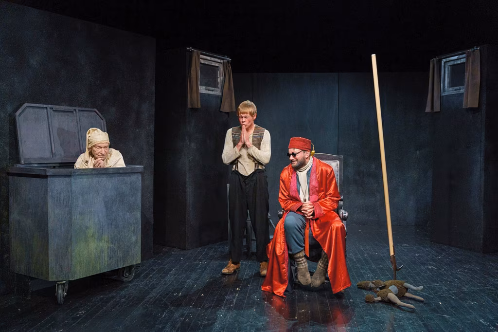 ABSURDITEATER KUI KRIISIÜHISKONNA PEEGEL