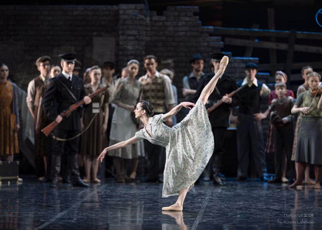 SUREMATU &bdquo;GISELLE&rdquo;: T&Uuml;LLE- JA VARVASKINGAROMANTIKAST OKASTRAADIREALISMINI