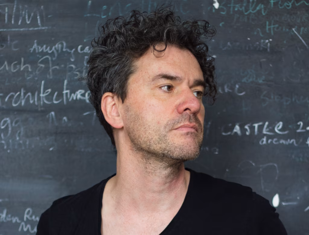 H&Uuml;PERFANTASTILISE PILGUGA KAANONITE POMMITAJA JA FILMIKUNSTI DIILER MARK COUSINS