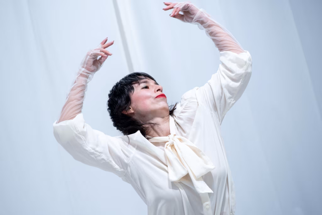 TUNDLIK SUHE MAAILMAGA. ESIMENE „SÕLTUMATU TANTSU FESTIVAL”