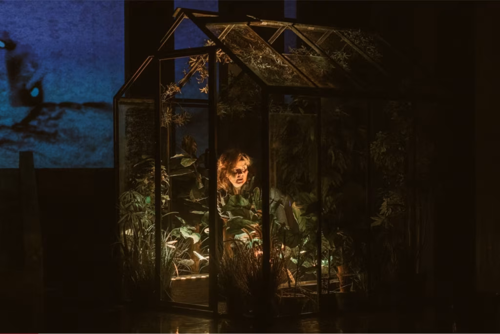 SUUR PEITUB VÄGA VÄIKESES1